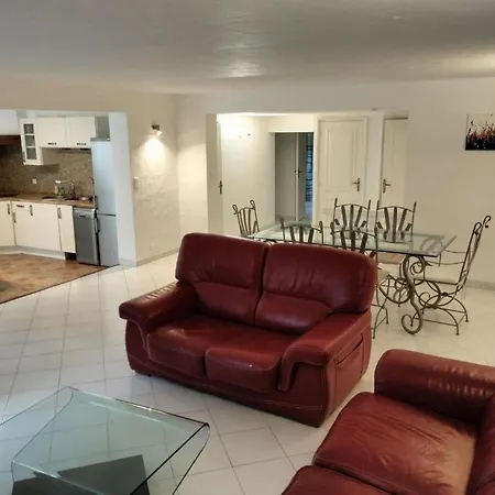 A Louer Rez De Maison Dans Quartier * Saint-Raphael (Var)