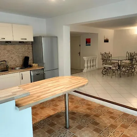 Apartamento à Louer Rez De Maison Dans Quartier *