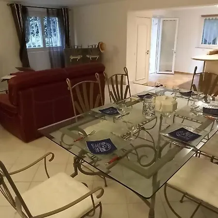 à Louer Rez De Maison Dans Quartier Apartamento