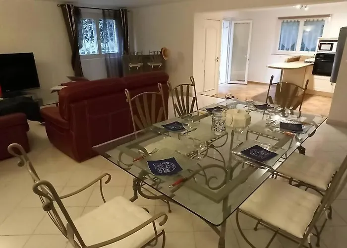 à Louer Rez De Maison Dans Quartier Apartamento